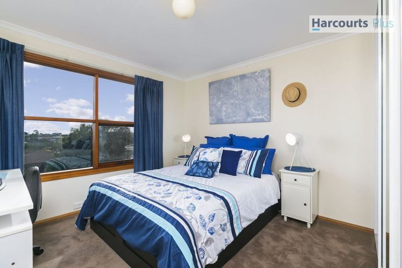 Photo - 10 Vennachar Drive, Hallett Cove SA 5158 - Image 10