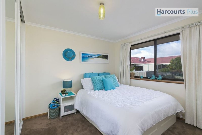 Photo - 10 Vennachar Drive, Hallett Cove SA 5158 - Image 11