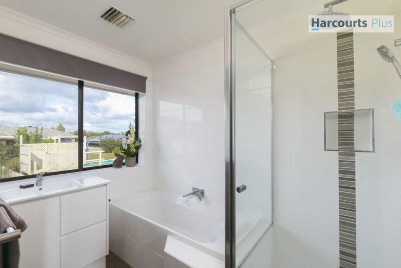 Photo - 10 Vennachar Drive, Hallett Cove SA 5158 - Image 12