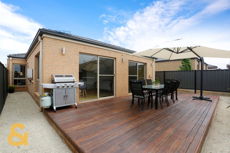 Photo - 10 Viewmont Avenue, Craigieburn VIC 3064 - Image 10