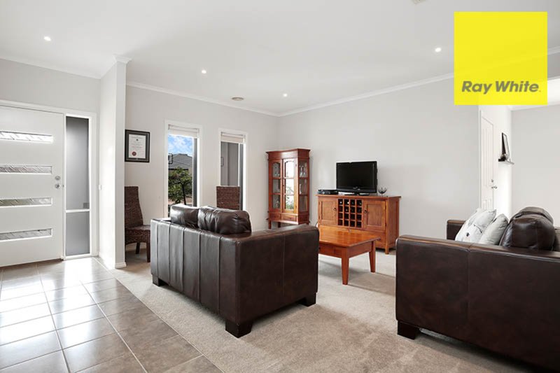 Photo - 10 Villiers Drive, Point Cook VIC 3030 - Image 3