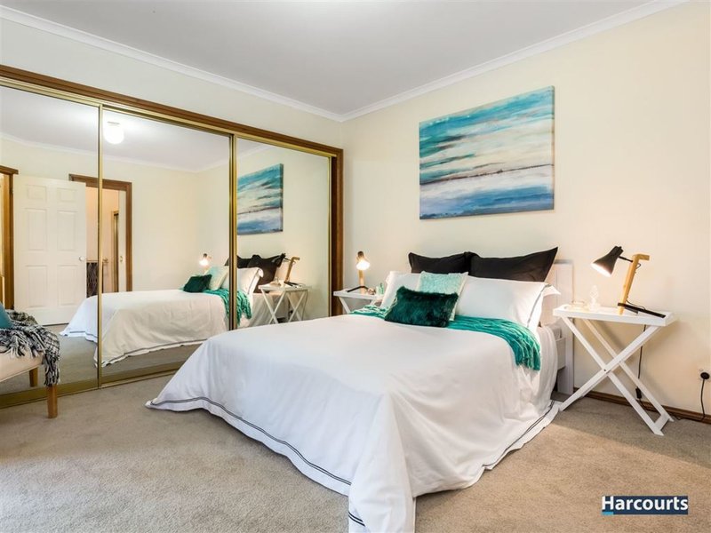 Photo - 10 Virgilia Court, Rowville VIC 3178 - Image 6