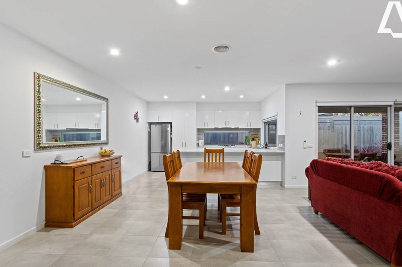 Photo - 10 Warrenwood Place, Langwarrin VIC 3910 - Image 5