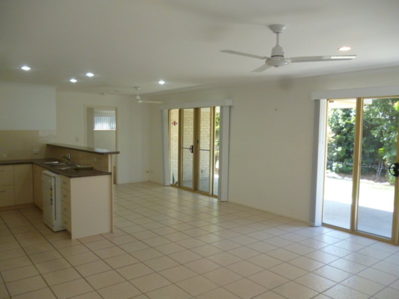 Photo - 10 Warringal Court, Burrum Heads QLD 4659 - Image 4