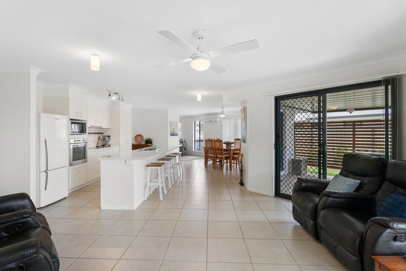 Photo - 10 Wategoes Street, Sandstone Point QLD 4511 - Image 4