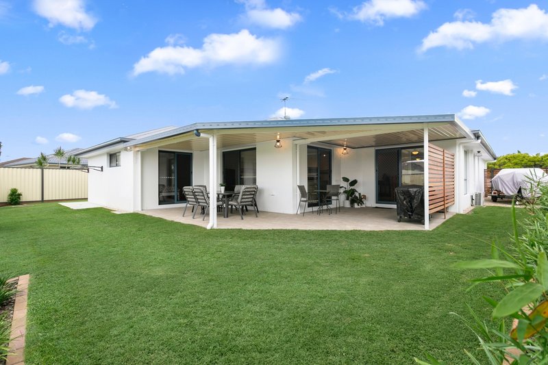 Photo - 10 Wategoes Street, Sandstone Point QLD 4511 - Image 10