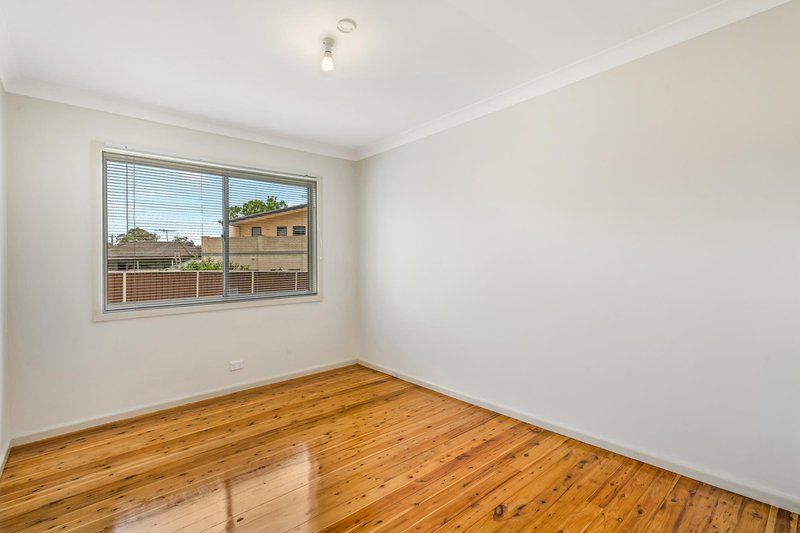 Photo - 10 Waterloo Place, Glenfield NSW 2167 - Image 5