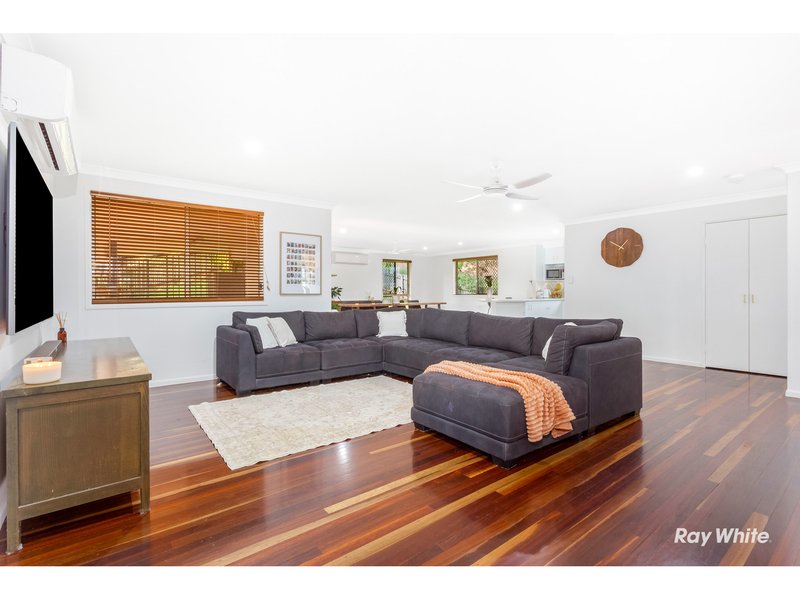 Photo - 10 Waterview Drive, Lammermoor QLD 4703 - Image 2