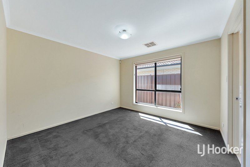 Photo - 10 Wattle Crescent, Munno Para West SA 5115 - Image 3