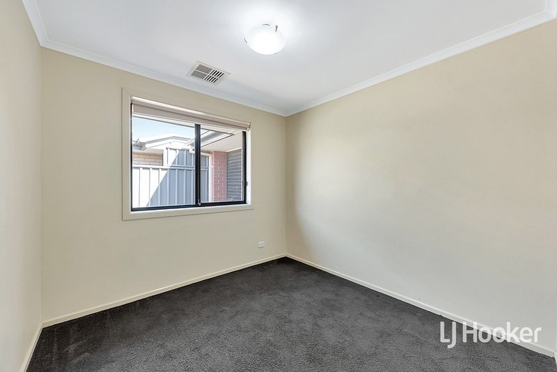 Photo - 10 Wattle Crescent, Munno Para West SA 5115 - Image 5