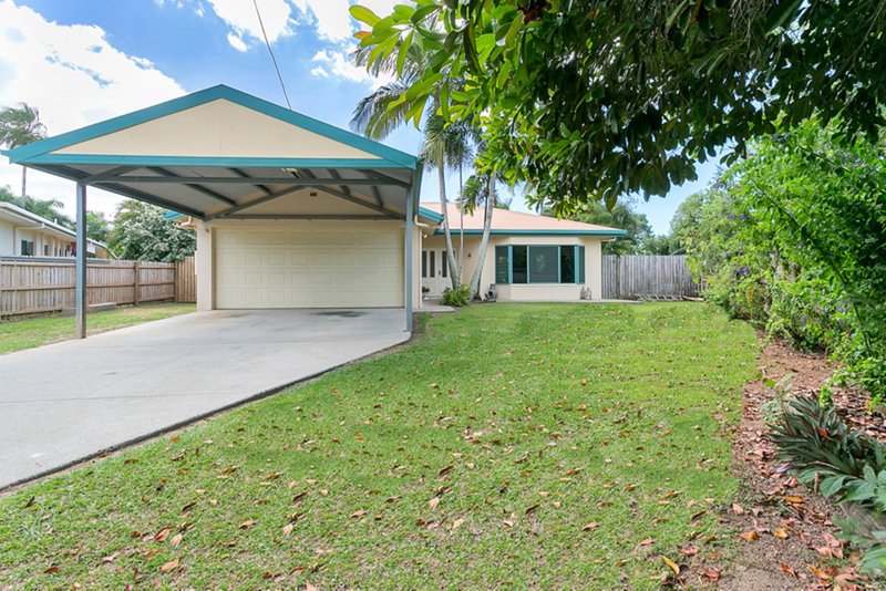 10 Wau Close, Trinity Beach QLD 4879