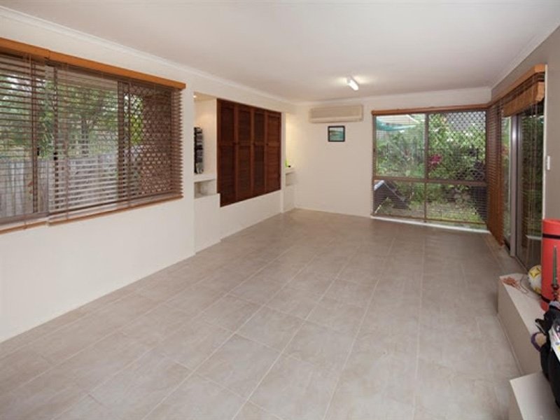 Photo - 10 Wayville Place, Robina QLD 4226 - Image 13