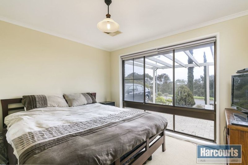 Photo - 10 Weerab Drive, Hallett Cove SA 5158 - Image 6