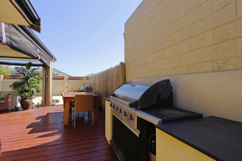 Photo - 10 Welford Promenade, Southern River WA 6110 - Image 5