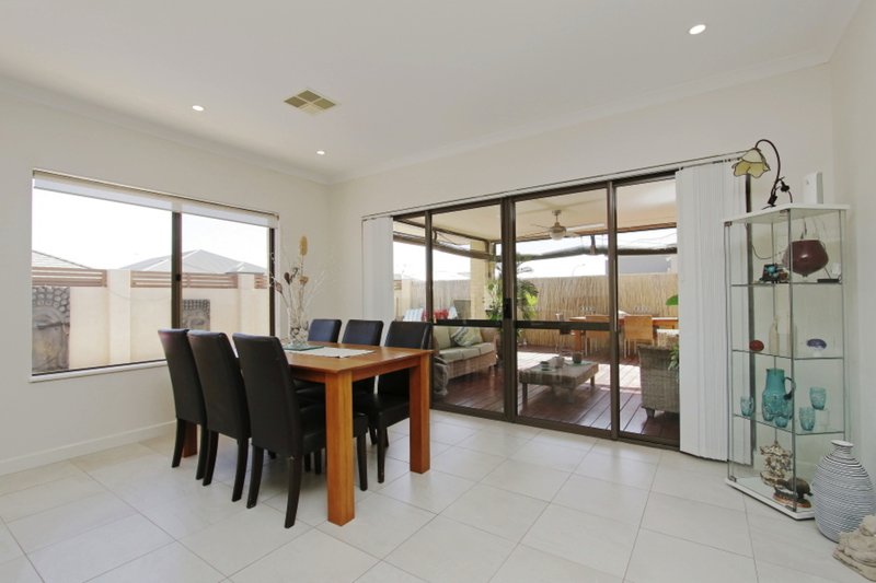 Photo - 10 Welford Promenade, Southern River WA 6110 - Image 9