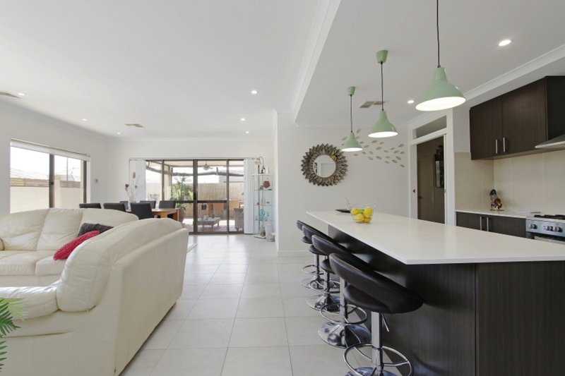 Photo - 10 Welford Promenade, Southern River WA 6110 - Image 10