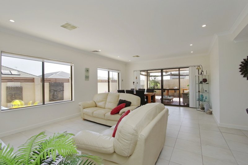 Photo - 10 Welford Promenade, Southern River WA 6110 - Image 15