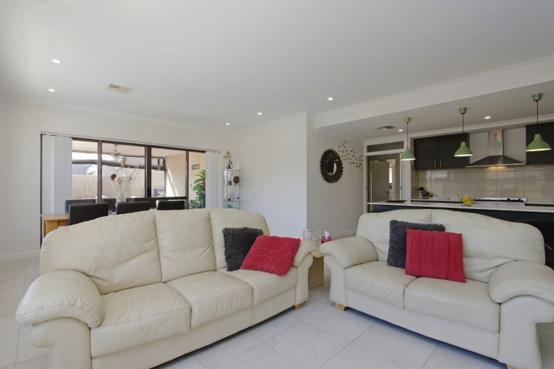 Photo - 10 Welford Promenade, Southern River WA 6110 - Image 16