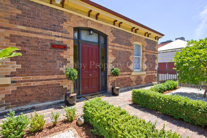 Photo - 10 Welman Street, Launceston TAS 7250 - Image 2