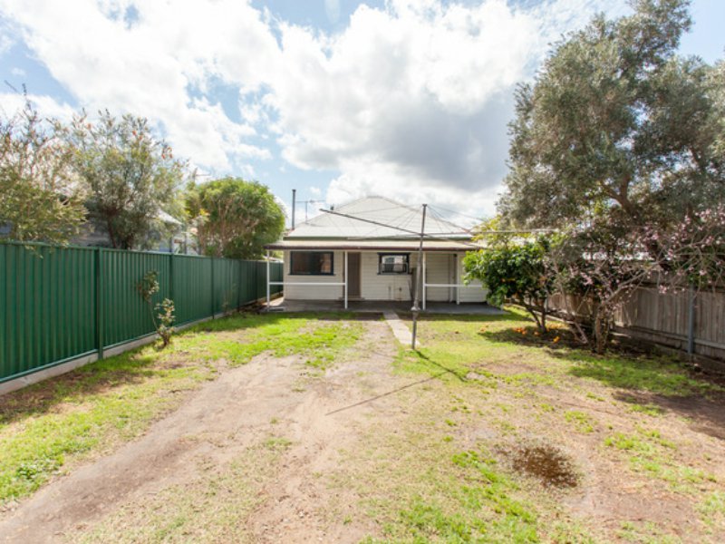 Photo - 10 West Avenue, Cessnock NSW 2325 - Image 12