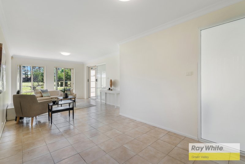 Photo - 10 Wheat Place, Horningsea Park NSW 2171 - Image 5