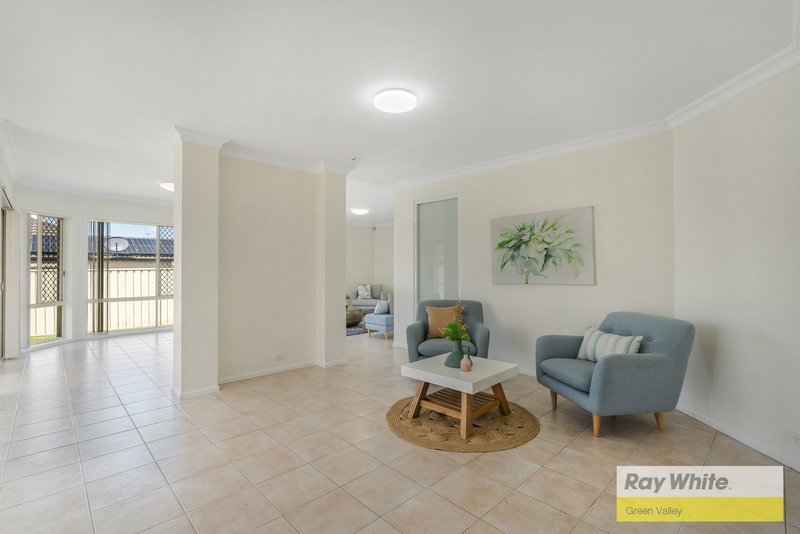 Photo - 10 Wheat Place, Horningsea Park NSW 2171 - Image 9