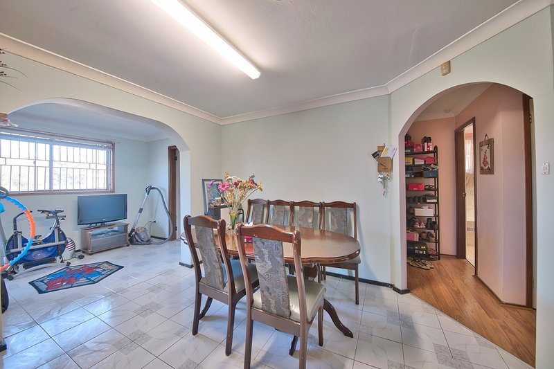 Photo - 10 Wheatley Street, St Johns Park NSW 2176 - Image 2