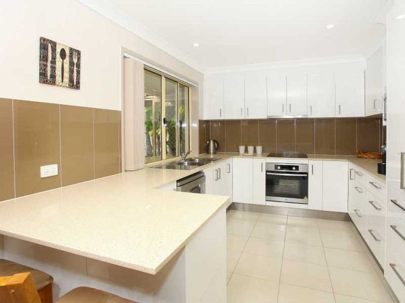 Photo - 10 White Ash Rd , Bonogin QLD 4213 - Image 3