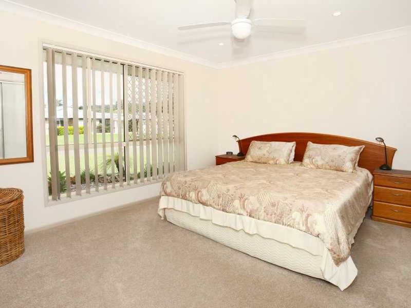 Photo - 10 White Ash Rd , Bonogin QLD 4213 - Image 12