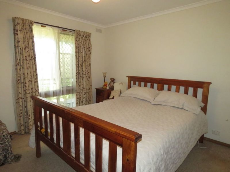 Photo - 10 White Court, Eagle Point VIC 3878 - Image 6