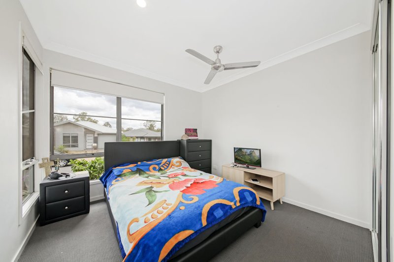 Photo - 10 William Bay Court, South Ripley QLD 4306 - Image 10