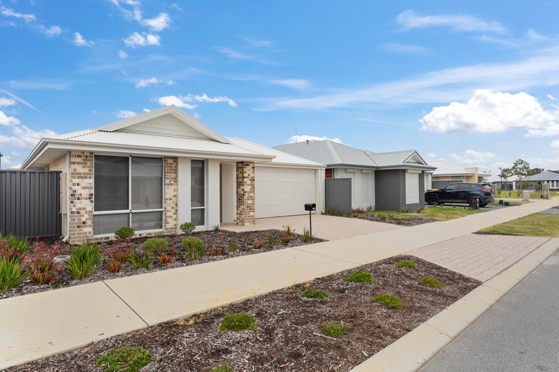 Photo - 10 Williamstown Drive, Baldivis WA 6171 - Image 2