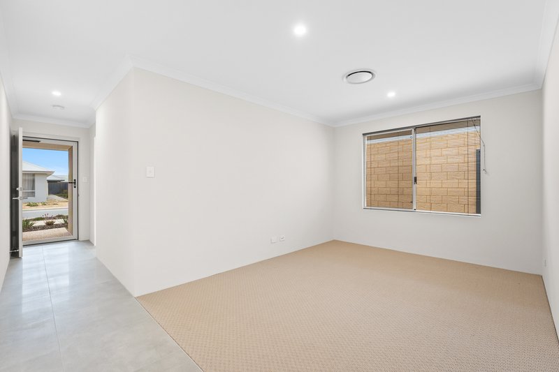 Photo - 10 Williamstown Drive, Baldivis WA 6171 - Image 8