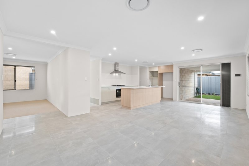 Photo - 10 Williamstown Drive, Baldivis WA 6171 - Image 10