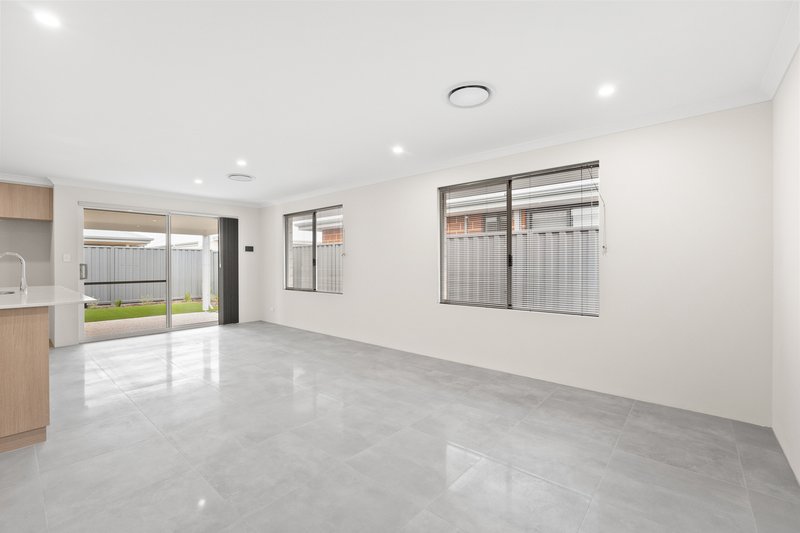 Photo - 10 Williamstown Drive, Baldivis WA 6171 - Image 11