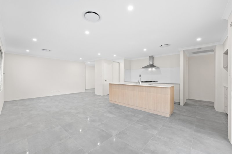 Photo - 10 Williamstown Drive, Baldivis WA 6171 - Image 12