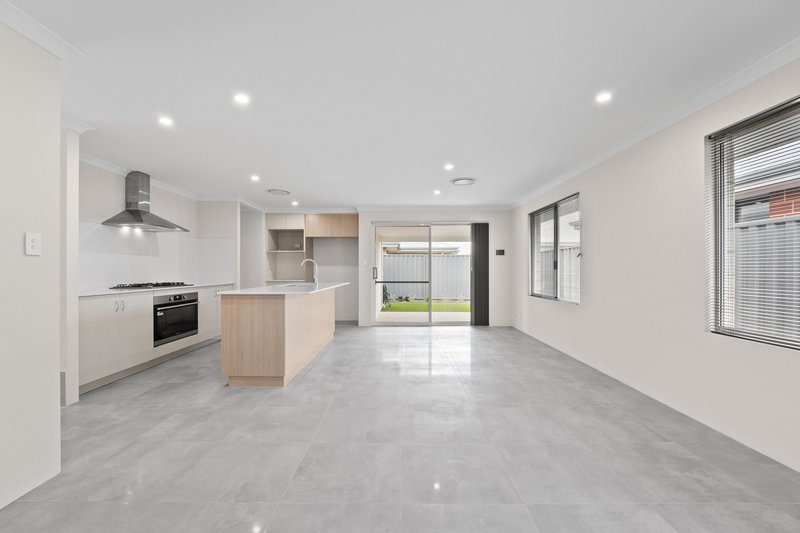 Photo - 10 Williamstown Drive, Baldivis WA 6171 - Image 13