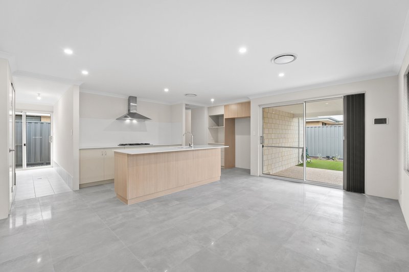 Photo - 10 Williamstown Drive, Baldivis WA 6171 - Image 14