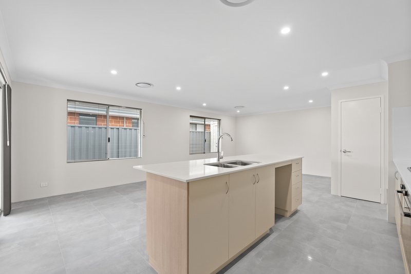Photo - 10 Williamstown Drive, Baldivis WA 6171 - Image 18