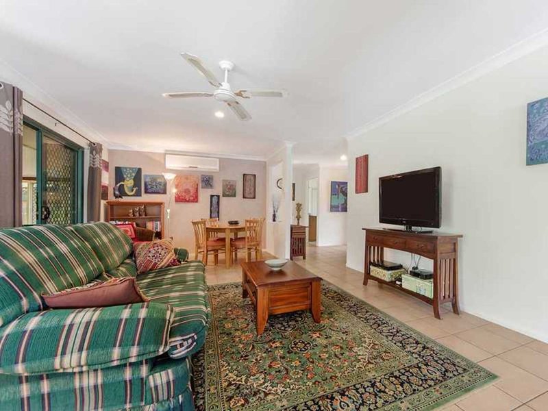 Photo - 10 Wiltshire Drive, Mudgeeraba QLD 4213 - Image 7