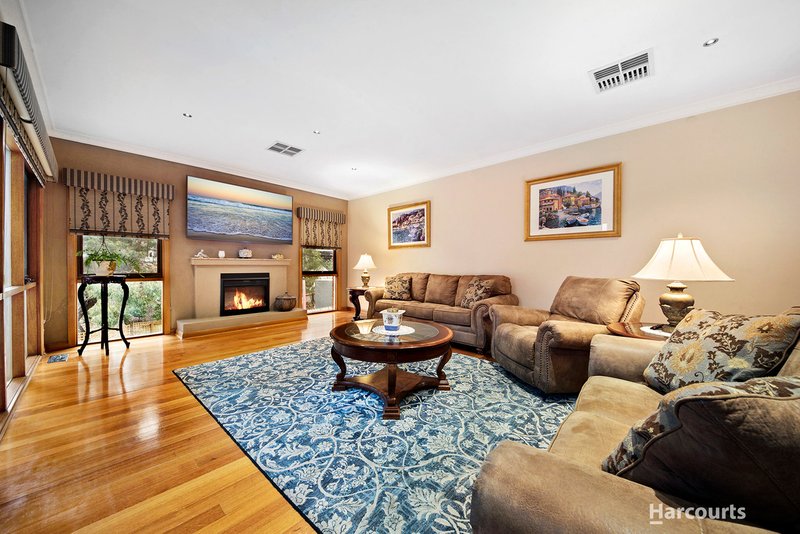 Photo - 10 Wimbledon Court, Doncaster East VIC 3109 - Image 4