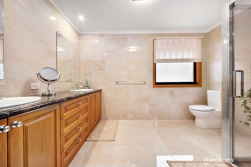 Photo - 10 Wimbledon Court, Doncaster East VIC 3109 - Image 9