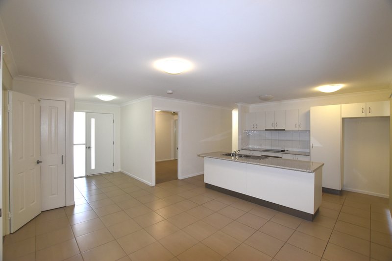 Photo - 10 Windjana Court, New Auckland QLD 4680 - Image 1