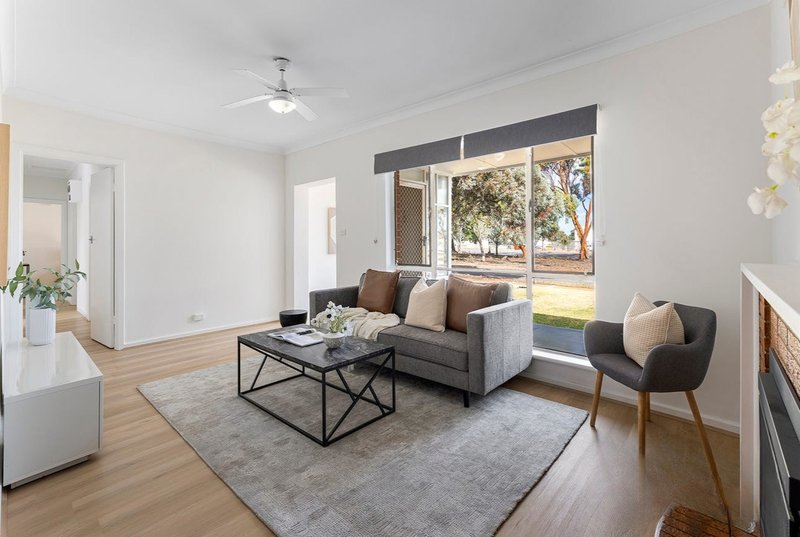 Photo - 10 Winsham Street, Davoren Park SA 5113 - Image 4