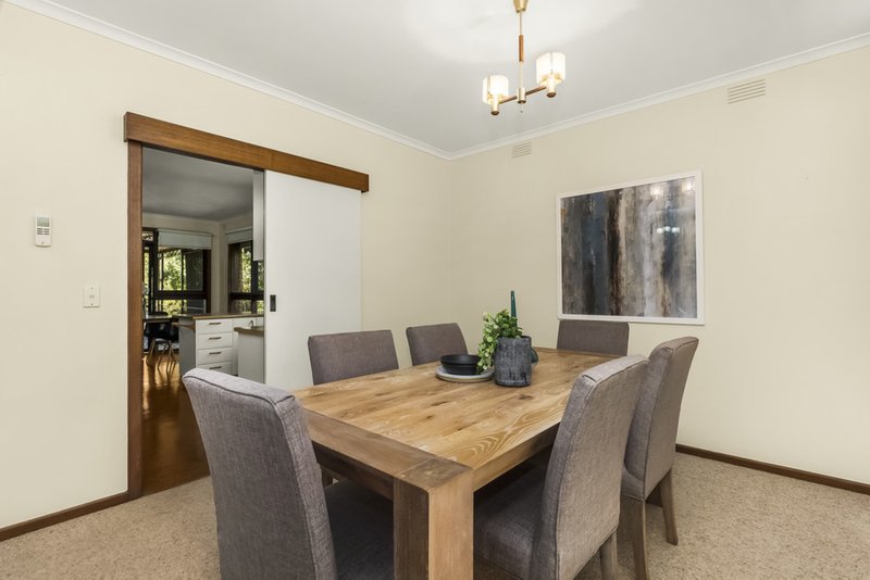 Photo - 10 Winston Street, Glen Waverley VIC 3150 - Image 4