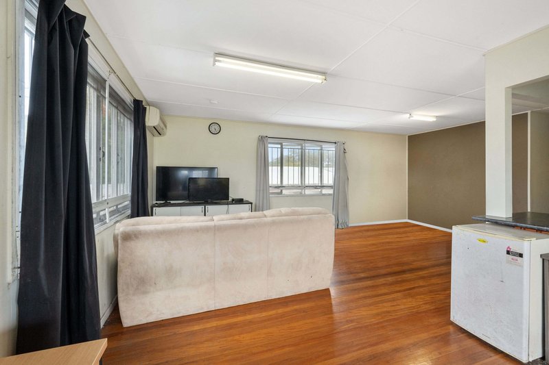 Photo - 10 Wirraway Street, Strathpine QLD 4500 - Image 7