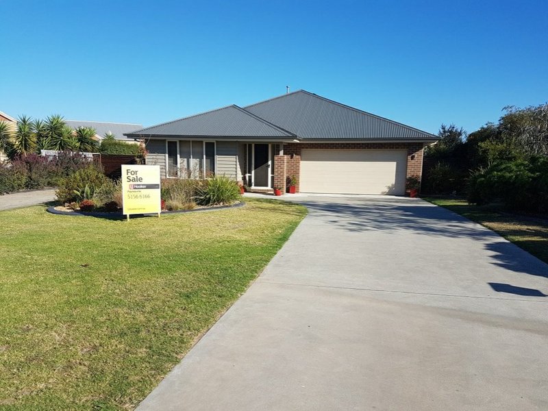 10 Wisteria Place, Paynesville VIC 3880