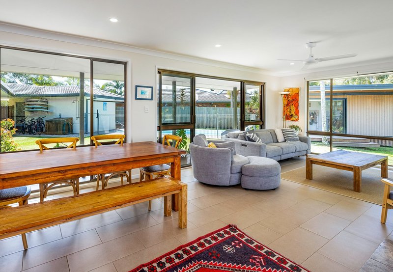 Photo - 10 Woggoon Terrace, Ocean Shores NSW 2483 - Image 6