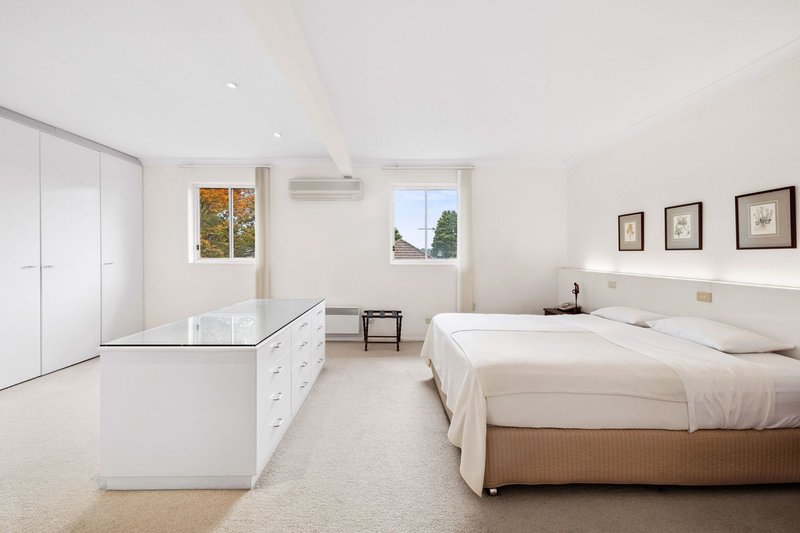 Photo - 10 Wollombi Road, Northbridge NSW 2063 - Image 11