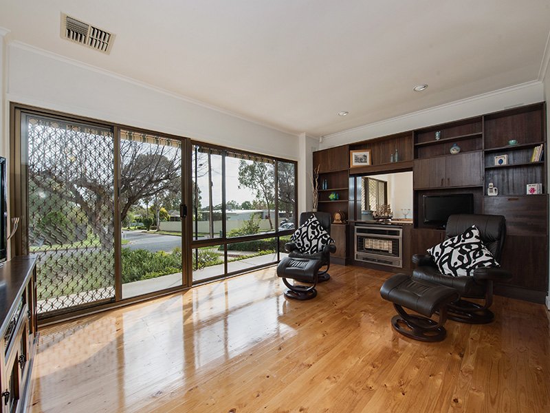 Photo - 10 Wolsten Road, Para Hills SA 5096 - Image 3